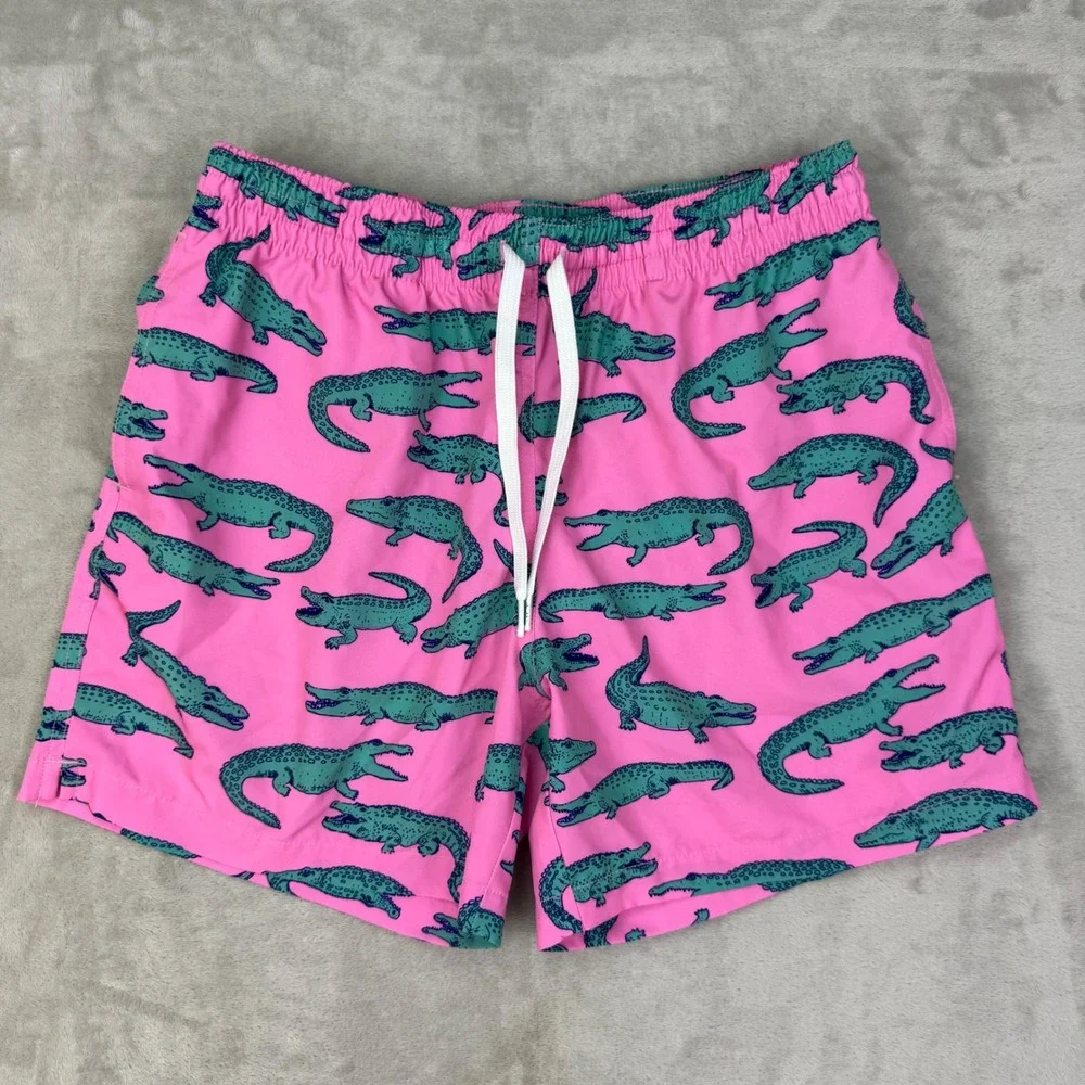 Chubbies Swim Trunks Mens M Pink Regular Alligator Print 5.5 Inseam Beach Summer